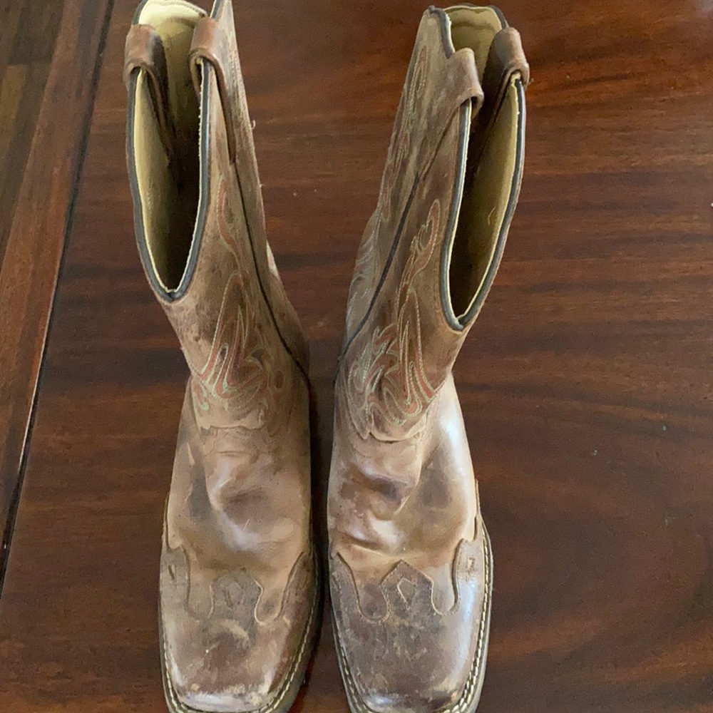 Big kids size 5 leather boots